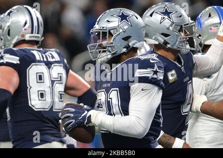 Dallas Cowboys running back Ezekiel Elliott (21) scores a touchdown during the first half of an NFL football game against the Detroit Lions in Detroit, Michigan USA, on Sunday, November 17, 2019 (Photo by Jorge Lemus/NurPhoto) Stock Photo