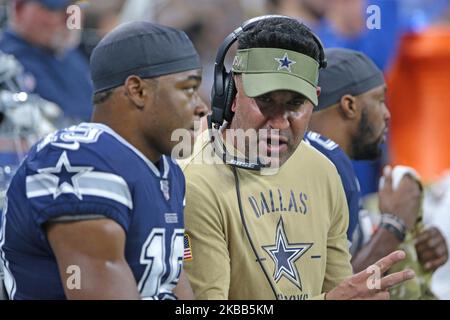 Detroit Lions wide receiver coach Antwaan Randle El talks to his team  during an NFL football practice, Wednesday, Aug. 2, 2023, in Allen Park,  Mich. (AP Photo/Carlos Osorio Stock Photo - Alamy