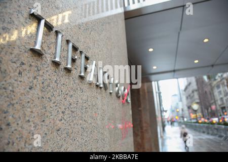 Tiffany & Co. or Tiffany's flagship store at the 5th Ave in New York City, United States of America. Tiffany's is an American luxury jewelry brand. The historical building and Tiffany's logo are famous and worldwide known from the iconic movie Breakfast at Tiffany's with Audrey Hepburn from 1961. Tiffany's jewellery and iconic blue gift boxes on display at the store. New York, USA - November 18, 2019 (Photo by Nicolas Economou/NurPhoto) Stock Photo