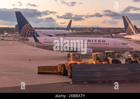 United Airlines Boeing 737-700 aircraft with registration N25705 and 2x CFMI jet engines. General view of United Airlines airplanes during the sunset magic hour at Newark Liberty International Airport EWR / KEWR in Newark and Elizabeth, New Jersey, USA as seen on November 12, 2019. United UA UAL is the 3rd largest airline in the world, member of Star Alliance aviation alliance with headquarters at Willis Tower in Chicago and multiple hubs across the United States with Newark one of the majors. (Photo by Nicolas Economou/NurPhoto) Stock Photo