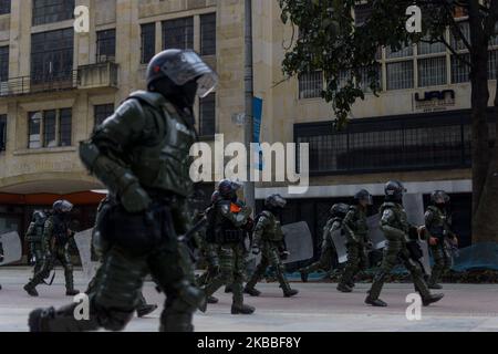 Soldiers stand guard at Bolivar Square in downtown Bogota on November 23, 2019, following mass demonstrations against President Ivan Duque's right-wing government. (Photo by Vanessa Gonzalez/NurPhoto) Stock Photo