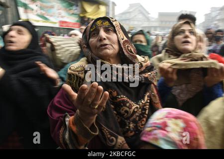 Kashmiri muslims pray on the eve of annual Urs of Sheikh Syed Abdul Qadir Jeelani in Old city Srinagar, Indian Administered Kashmir on 09 December 2019. Hundreds of devotees offered mid day prayers at the Shrine in Khanyar area of Srinagar. (Photo by Muzamil Mattoo/NurPhoto) Stock Photo