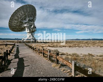 Radio telescope at the Very Large Array in New Mexico USA Stock Photo