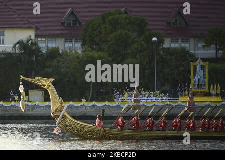 The Royal Barge 'Suphannahong' carries the king and queen of Thailand aboard during the Royal Barge Procession to mark the conclusion of the Royal Coronation ceremony on Chao Phraya River in Bangkok, Thailand, 12 December 2019. (Photo by Anusak Laowilas/NurPhoto) Stock Photo