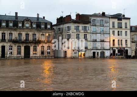 Just before the high tide,with the heavy rains,and the big swell, the center of Bayonne, France, on 13 December 2019 is getting flooded. A storm is still on in the south west of France, in' pyrennes. (Photo by Jerome Gilles/NurPhoto) atlantiques',a heavy rain, strong winds, huge waves, flooding river, high tides ,flood in town, road closes cause of flood.On the coast a huge swell arrived this morning with very strong winds,fall beaches were closed. Stock Photo