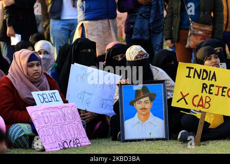 Students and locals stage a protest to express solidarity with Aligarh Muslim University and Jamia Millia Islamia students agitating over the Citizenship Amendment Act,at Gandhi Circle in Jaipur ,Rajasthan, India, Dec 16, 2019. (Photo by Vishal Bhatnagar/NurPhoto) Stock Photo