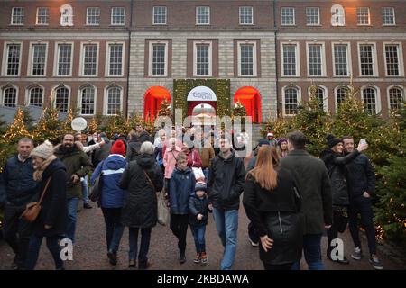 A huge crowd at the entrance to 'Christmas at the Castle' - a boutique open air Christmas Market in the heart of Dublin's City Centre. On Saturday, December 21, 2019, in Dublin, Ireland. (Photo by Artur Widak/NurPhoto) Stock Photo