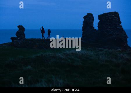 Silhouettes of people taking night pictures of the Black Castle in Wicklow Town, Co. Wicklow. On Monday, December 23, 2019, in Dublin, Ireland. (Photo by Artur Widak/NurPhoto) Stock Photo