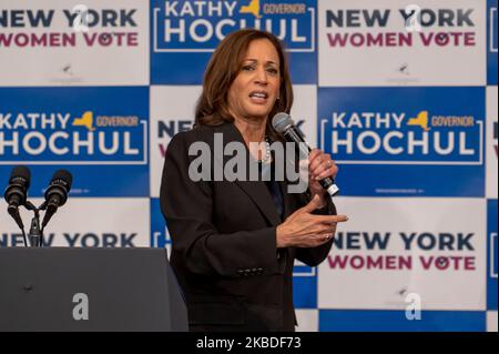 NEW YORK, NEW YORK - NOVEMBER 03: Vice President Kamala Harris speaks during a New York Women 'Get Out The Vote' rally at Barnard College on November 03, 2022 in New York City. Vice President Kamala Harris and Secretary Hillary Rodham Clinton joined Gov. Kathy Hochul and Attorney General Letitia James as they campaigned at a New York Women GOTV rally with the midterm elections under a week away. Hochul holds a slim lead in the polls against Republican candidate Rep. Lee Zeldin. AG James is favored to beat Republican candidate for Attorney General Michael Henry. Stock Photo