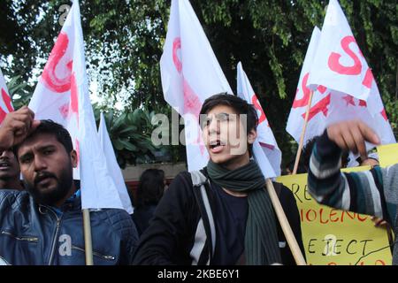 Hundreds of people, including students and teachers, protesting against Sunday's mob violence on JNU campus, marched from Mandi House to HRD Ministry, demanding the removal of their vice-chancellor on January 9, 2020 in New Delhi, India. After Jawaharlal Nehru University Students' Union (JNUSU) president Aishe Ghosh gave a call to protesters to head towards the Rashtrapati Bhawan, a scuffle broke out with the Delhi Police as they stopped the march near Shastri Bhawan. The police then lathi charged and detained students. (Photo by Mayank Makhija/NurPhoto) Stock Photo