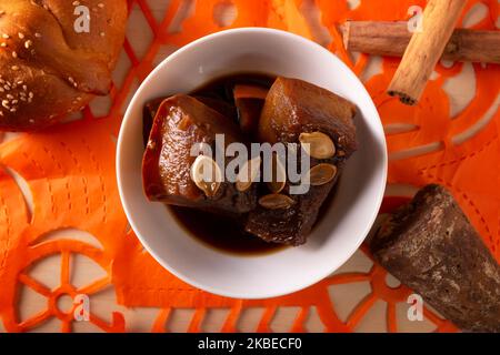 Dulce de Calabaza. Mexican dessert whose main ingredients are pumpkin and piloncillo, also known as Chacualole, Xacualole or Calabaza en Tacha, widely Stock Photo