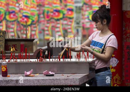 Residents of Chinese descent perform prayers approaching the eve of the celebration of the rising god in Batam, kepualaun Riau, indonesia on 16 January 2020. Temple houses or temples start preening to welcome the coming of the Year of the Metal Mouse The temple shown decorated is the Pek Kong Tua Temple. A number of red ornaments and red lanterns adorn every corner of the oldest pagoda in Batam located in the Windsor area Pek Kong Temple has been established since 1986, and is in the same area as the Buddhist Temple of Bhakti. This temple has become a religious icon for Buddhists in Batam City Stock Photo