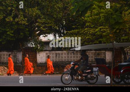 Young buddhist monks seen walking at sunrise in Kep city. On Tuesday, January 7, 2020, Kep City, Cambodia. (Photo by Artur Widak/NurPhoto) Stock Photo