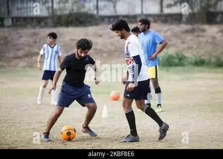 Training of FC Simla Youngs football club in Delhi, India on 2 April, 2018. One on one training excercise. The conditions in India for top football (soccer) are difficult. The heat - the season in lower competitions is only two months, ie in March and April. Poor surfaces and smog are also problematic. Simla Youngs is a club that was founded in 1936 and is one of the most traditional in India. Recently, clubs like Barcelona Gurgaon, Paris Saint Germain started to open their soccer academies, fees at such academies are not cheap. Trainers come from Europe for trainings, world champions David Tr Stock Photo