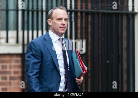 Secretary of State for Foreign and Commonwealth Affairs, First Secretary of State Dominic Raab arrives for the National Security Council meeting convened by Prime Minister Boris Johnson to finalize the decision on the role of Chinese technology company Huawei in building of Britain’s 5G digital network on 28 January 2020 in London, England. The decision comes a day ahead of US Secretary of State Mike Pompeo’s visit to the UK and amid pressure from the White House administration who argue the Chinese technology poses a serious security risk. (Photo by WIktor Szymanowicz/NurPhoto) Stock Photo