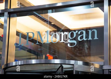 The J.P. Morgan logo sign on the entrance of a glass office building in Midtown Manhattan, New York, USA on 23 January 2020. JPMorgan Chase & Co. is an American multinational investment bank and financial services holding company has the headquarters in New York City. NY, USA (Photo by Nicolas Economou/NurPhoto) Stock Photo