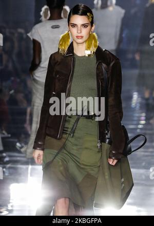 Milan, Italien. 23rd Feb, 2023. Kendall Jenner at PRADA Fall-Winter  2023-2024 Runway during Milan Fashion Week on February 2023 - Milan; Italy  23/02/2023 Credit: dpa/Alamy Live News Stock Photo - Alamy