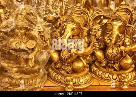 Shop selling pooja items in front of Arunachaleswara temple in ...