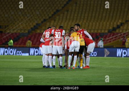 Independiente Santa Fe players before the game against America de Cali in Bogota, Colombia, on February 21, 2020. (Photo by Daniel Garzon Herazo/NurPhoto) Stock Photo