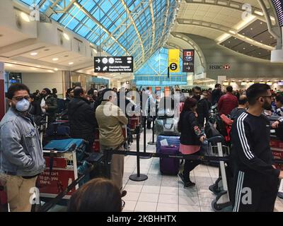 Crowd of passengers waiting to check-in for their flight at Pearson International Airport in Ontario, Canada. Some passangers are wearing masks to protect from the novel coronavirus (COVID-19). Pearson International Airport is Canada's largest and busiest airport. (Photo by Creative Touch Imaging Ltd./NurPhoto) Stock Photo