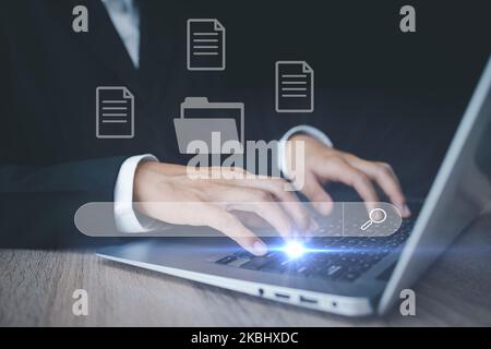 Online documentation database and process automation to efficiently manage files, knowledge and documentation in enterprise with ERP.    Document Mana Stock Photo