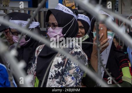 A number of workers who are members of the Trade Union rallied in the Batam city government area, Monday March 2, 2020. They reject the ratification of the Employment Copyright Omnibus Bill because workers claim not to be involved in the deliberation of the bill and its contents are considered to further reduce workers' welfare by eliminating the obligation to pay severance, abolishing the role of trade unions, the easy lay-off of workers and the imposition of wages based only on working hours (Photo by Teguh Prihatna/NurPhoto) Stock Photo