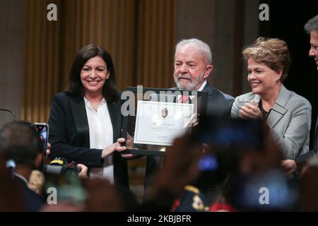 Former Brazilian president Luiz Inacio Lula da Silva (C) flanked by Paris Mayor and candidate for re-election Anne Hidalgo (L) and Former Brazilian president Dilma Rousseff (R) is named honorary citizen of the city of Paris during a ceremony at the City Hall of Paris, on March 2, 2020. (Photo by Michel Stoupak/NurPhoto) Stock Photo