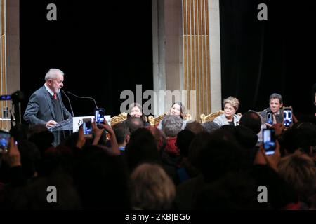 Former Brazilian president Luiz Inacio Lula da Silva (L), flanked by Paris Mayor and candidate for re-election Anne Hidalgo (4R) , Former Brazilian president Dilma Rousseff (3R) and former Sao Paolo Mayor Fernando Hadda (1st R) speaks during a ceremony at the City Hall of Paris, on March 2, 2020, during wich he was named honorary citizen of the city of Paris. (Photo by Michel Stoupak/NurPhoto) Stock Photo