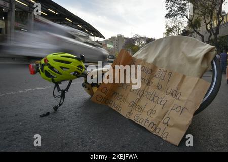 A bicycle covered by a blanket shows a sign remembering a dead cyclist during a protest of cyclists in Mexico City on March 05, 2020. Cyclists require the authorities to respect the traffic regulations as well as apply more drastic measures against drivers. The last week a cyclist died hit by a military vehicle. (Photo by Guillermo Gutiérrez/NurPhoto) Stock Photo