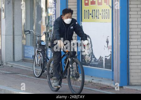 Man weard Mast and passing to district at downtown's Sangju, South Korea on March 11, 2020. South Korea reported 242 new cases of the new coronavirus on Wednesday, up from 131 new cases a day earlier, bringing the nation's total infections to 7,755. Confirmed cases showed no signs of a slowdown in the southeastern city of Daegu and capital Seoul. (Photo by Seung-il Ryu/NurPhoto) Stock Photo