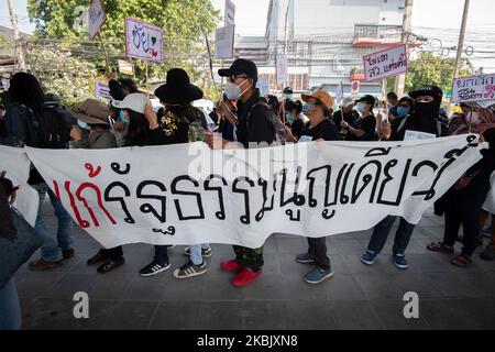 Protesters hold placards and banners during the demonstration. Thai protesters took to the streets demanding Thai prime minister resign on March 13, 2020 in Bangkok, Thailand. (Photo by Vachira Vachira/NurPhoto) Stock Photo