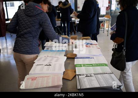 A woman takes ballot papers in a polling station of Toulouse. As the Covid-19 coronavirus spreads across France, Europe and the whole world, French President Macron maintains mayoral elections on sunday even if he has announced the closing down of all schools, highchools, universities to try to contain the spread of the covid-19 on March 12th. PM Philippe announced the closing of all 'non essential' services since Sunday March 15 00h00. Only pharmacies, food store, tabacco stores can open.Toulouse. France. March 15th 2020. (Photo by Alain Pitton/NurPhoto) Stock Photo