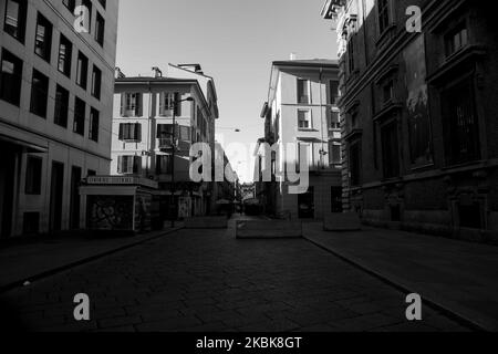 (EDITOR'S NOTE: This image has been converted to black and white.) General view of Brera district, March 19, 2020 in Milan, Italy. The Italian Government has strengthened up its quarantine rules, shutting all commercial activities except for pharmacies, food shops, gas stations, tobacco stores and news kiosks in a bid to stop the spread of the novel coronavirus. (Photo by Mairo Cinquetti/NurPhoto) Stock Photo