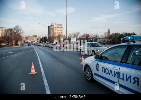 Police officers with protective masks, check documents of passengers at check-point of the exit/entrance in the Bulgarian city of Varna, Bulgaria, on March 21, 2020. The preventive measures are to stop the spread of COVID-19 along the country. Bulgarian government force new restrictive measures and ban citizens travel around the country unless they need to go to work or have medical emergency. Department of Health has confirmed 163 cases of coronavirus in Bulgaria, with at least three recorded fatalities. The measure are expected to end on April 13, which is the last date of the Emergency stat Stock Photo