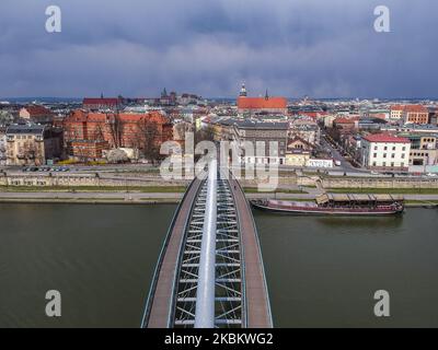 An aerial view over a desolated footbridge Kladka Bernatka over Vistula River and boulevards in Krakow, Poland on March 31, 2020. Poland's government introduced tough new restrictions battling COVID-19 infections, such as preventing leaving home unless justified, banning children under 18 from leaving home unless supervised by an adult, closing access to parks, boulevards, squares, recreation spots, beaches and ordering most hotels to shut. (Photo by Beata Zawrzel/NurPhoto) Stock Photo