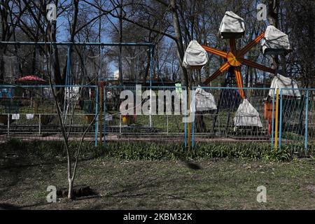 A deserted amusement and entertainment park is seen in Kyiv, Ukraine, April 6, 2020. Ukraine's Government has toughened the restrictive quarantine measures to prevent the spread of COVID-19 in Ukraine since 06, March. People are obliged to wear a mask or a respirator in all public places, meetings of a group of more than two people are banned, as well as visiting parks, public gardens, recreation areas, etc. Citizens must carry identification documents to check whether a person should be on self-isolation or in observation. (Photo by Sergii Kharchenko/NurPhoto) Stock Photo