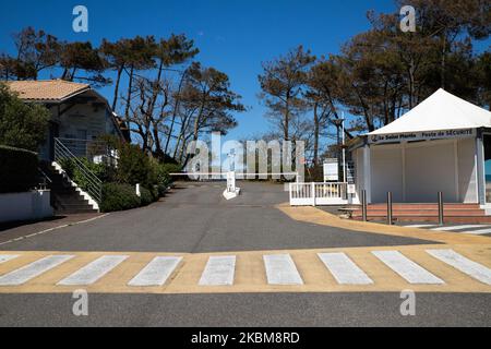A empty view of Moliets-et-Maa, France, on April 9, 2020. The seaside towns on the south west in France,in the Landes are waiting for the summer, to open the shops, the restaurants,buisness. A this time of year, for easter,every business is starting for the season,as the camp site, camping, with the lockdown ,everything is closed. The police is checking to prevent anyone to go to the beach, and control people 's authorizations moves.(Photo by Jerome Gilles/NurPhoto) Stock Photo