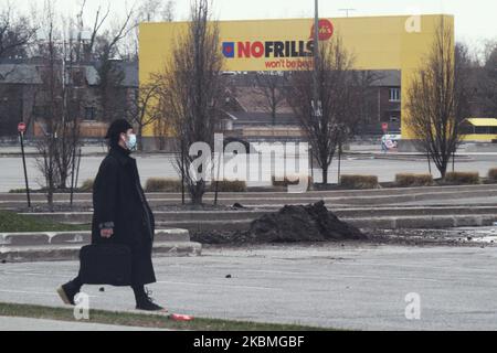 Man wearing a face mask to protect him from the novel coronavirus (COVID-19) in Toronto, Ontario, Canada on April 12, 2020. (Photo by Creative Touch Imaging Ltd./NurPhoto) Stock Photo