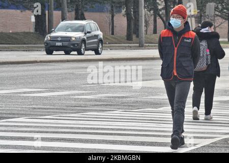 Man wearing a face mask to protect him from the novel coronavirus (COVID-19) in Toronto, Ontario, Canada on April 12, 2020. (Photo by Creative Touch Imaging Ltd./NurPhoto) Stock Photo