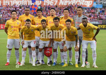 Muangthong United team line-up poses at Pat stadium on June 9, 2018 in Bangkok, Thailand. Thai League will resume in this September and the competition calendar will be changed to September 2020 to April or May 2021 after the competition has been postponed amid coronavirus (Covid-19) outbreak in Thailand. As a president of Football Association of Thailand's Pol.Gen. Somyot Phumphanmuang annouces on April 16, 2020. (Photo by Vachira Vachira/NurPhoto) Stock Photo