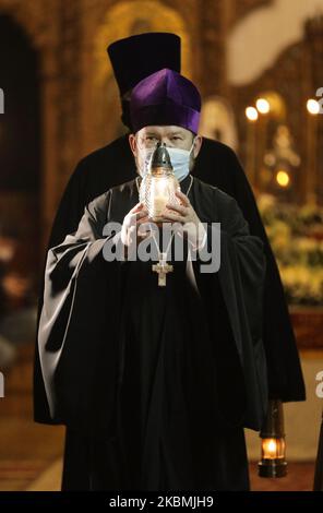 Orthodox priests of Russia-backed Ukrainian Orthodox Church of Moscow Patriarchate carries a lamp lit from a Holy Fire delivered from Jerusalem during Orthodox Easter celebration near of Kyiv-Pechersk Lavra in Kyiv, Ukraine, 18 April 2020. Easter is celebrated around the world by Christians to mark the resurrection of Jesus Christ from the dead and the foundation of the Christian faith. (Photo by Sergii Kharchenko/NurPhoto) Stock Photo