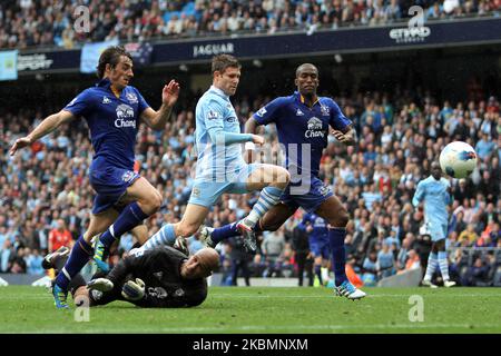 Everton's Tim Howard dives at teh feet of Manchester City's James Milner during the Premier League match between Manchester City and Everton at the Etihad Stadiun, Manchester on Saturday 24th September 2011. (Photo by Eddit Garvey/MI News/NurPhoto) Stock Photo
