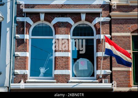 A view of a window decorated with a Dutch flag and a heart in support of health workers, during the celebration of King's day in Nijmegen, The Netherlands, on April 27th 2020. (Photo by Romy Arroyo Fernandez/NurPhoto) Stock Photo