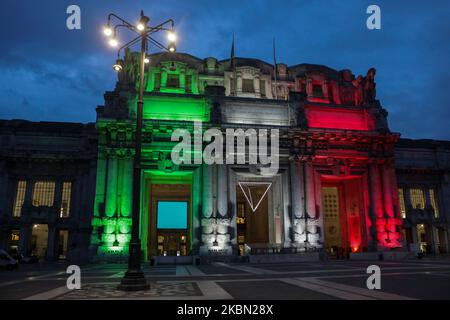 The facade of Milan Central Station illuminated with the colors of Italian flag during lockdown due to coronavirus emergency, April 28 2020 (Photo by Mairo Cinquetti/NurPhoto) Stock Photo