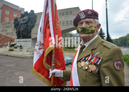 Major Jan Stachow (born in 1929), a former soldier and still active amateur athlete, seen with a banner at Daszynski Avenue to celebrate May Day outside the Monument to the Military Actions of the Proletariat in Krakow. On Friday, May 1, 2020, in Krakow, Poland. (Photo by Artur Widak/NurPhoto) Stock Photo