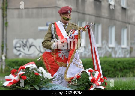 Major Jan Stachow (born in 1929), a former soldier and still active amateur athlete seen preparing a banner at Daszynski Avenue to celebrate May Day outside the Monument to the Military Actions of the Proletariat in Krakow. On Friday, May 1, 2020, in Krakow, Poland. (Photo by Artur Widak/NurPhoto) Stock Photo