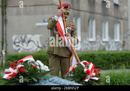 Major Jan Stachow (born in 1929), a former soldier and still active amateur athlete, seen with a banner at Daszynski Avenue to celebrate May Day outside the Monument to the Military Actions of the Proletariat in Krakow. On Friday, May 1, 2020, in Krakow, Poland. (Photo by Artur Widak/NurPhoto) Stock Photo