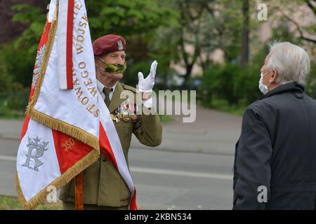 Major Jan Stachow (born in 1929), a former soldier and still active amateur athlete seen with a banner at Daszynski Avenue to celebrate May Day outside the Monument to the Military Actions of the Proletariat in Krakow. On Friday, May 1, 2020, in Krakow, Poland. (Photo by Artur Widak/NurPhoto) Stock Photo