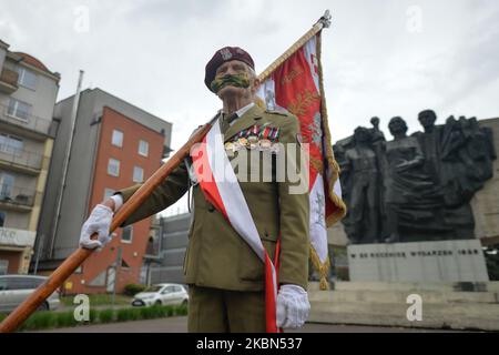 Major Jan Stachow (born in 1929), a former soldier and still active amateur athlete, seen with a banner at Daszynski Avenue to celebrate May Day outside the Monument to the Military Actions of the Proletariat in Krakow. On Friday, May 1, 2020, in Krakow, Poland. (Photo by Artur Widak/NurPhoto) Stock Photo