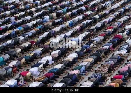 Indonesian Muslims men attend Friday prayers on the holy month of Ramadan at a Mosque amid concerns of coronavirus outbreak on Friday, May 8, 2020, in Lhokseumawe, Aceh, Indonesia. Aceh is the only conservative province in Indonesia, have no restrictions on worshiping together in mosques during the holy month of Ramadan, despite concerns of the new coronavirus outbreak. The Aceh Ulema Council allows daily prayers every day as long as they follow the announced health protocols, such as continuing to wear masks and bring their own prayer rugs. Latest reports of COVID-19 cases, Indonesian governm Stock Photo